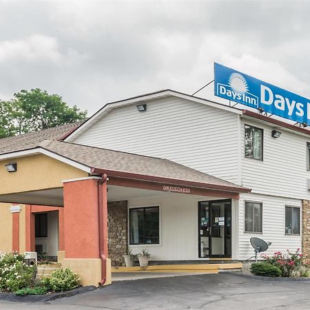 Days Inn By Wyndham Bloomington Bagian luar foto